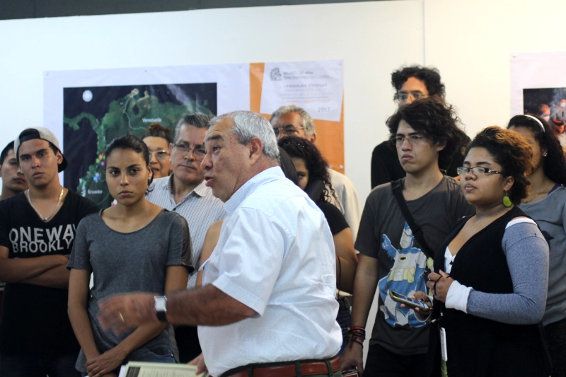 Estudiantes en actividad de formación académica en el Museo Arqueológico Julio Cesar Cubillos