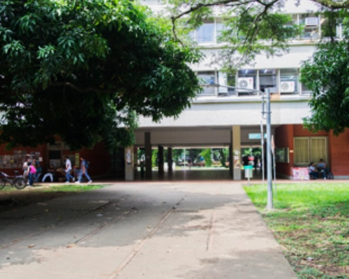 Fachada del edificio administrativo principal de la Universidad del Valle