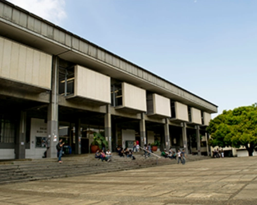 Fachada de la Biblioteca Central Mario Carvajal