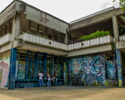 Edificio de la cafetería y restaurante universitario central