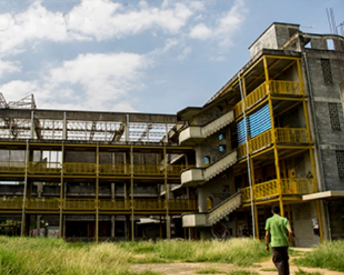 Arquitectura singular del edificio de la Facultad de Artes Integradas