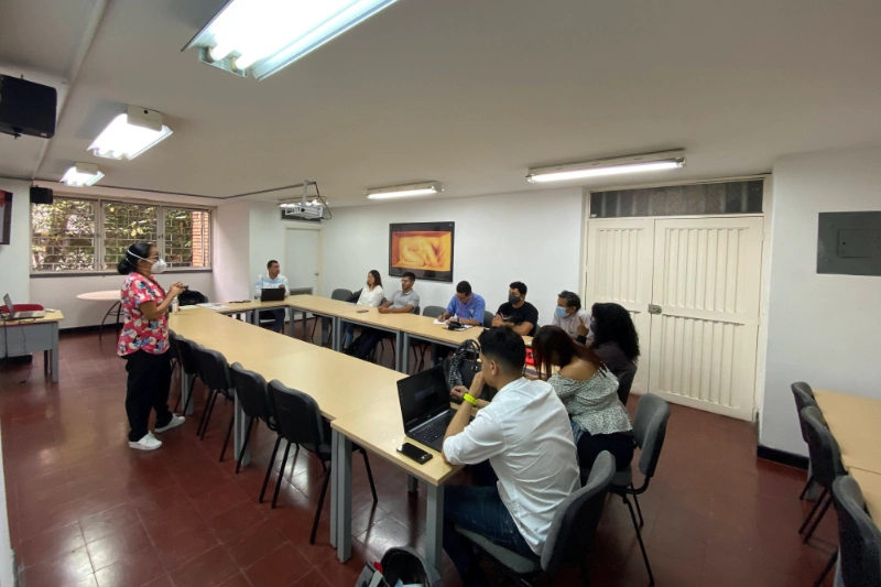Sesión de capacitación teórica grupal