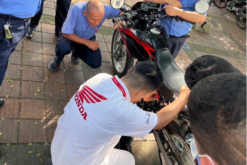Capacitación técnica en revisión de motocicletas