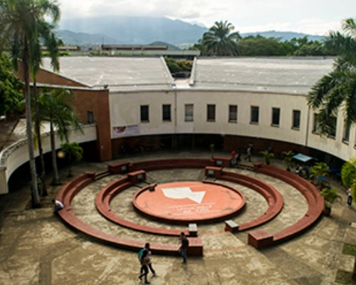 Vista de la Plazoleta de Ingenierías habilitada para el encuentro estudiantil