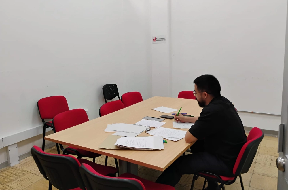 Interior de la sala de profesores del Departamento de Matemáticas