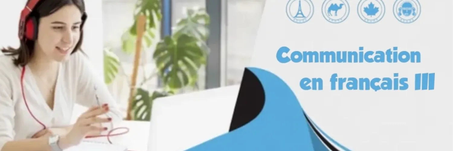 Banner de Communication en français III que muestra a una estudiante con auriculares frente a su pc