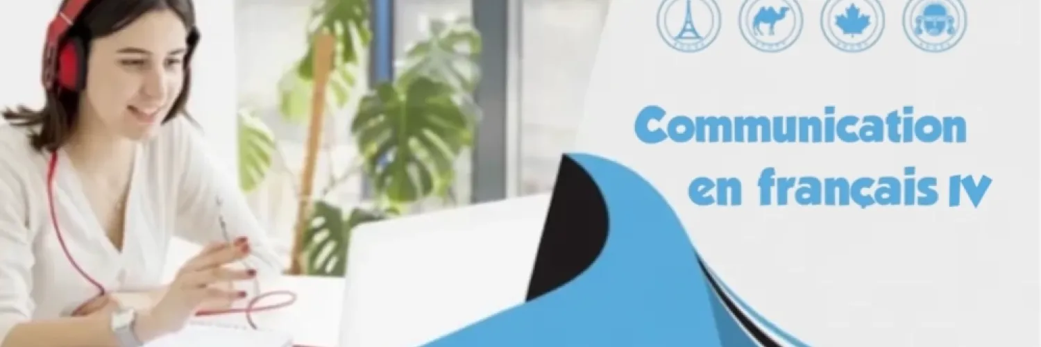 Banner de Communication en français IV que muestra a una estudiante con auriculares frente a su pc
