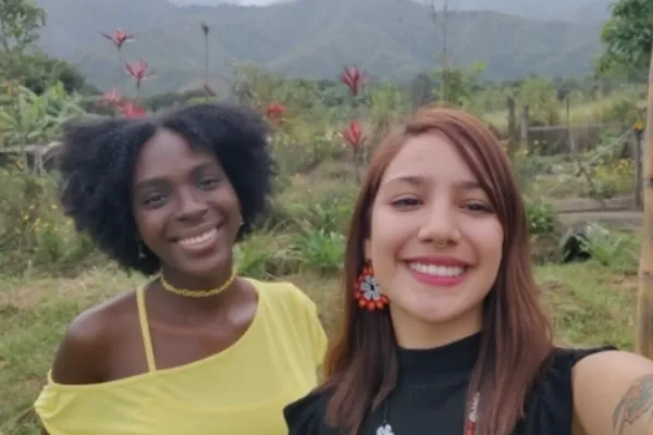 Fotografía grupal de practicantes de Trabajo Social: Isabella Granados y Alexandra Zapata.
